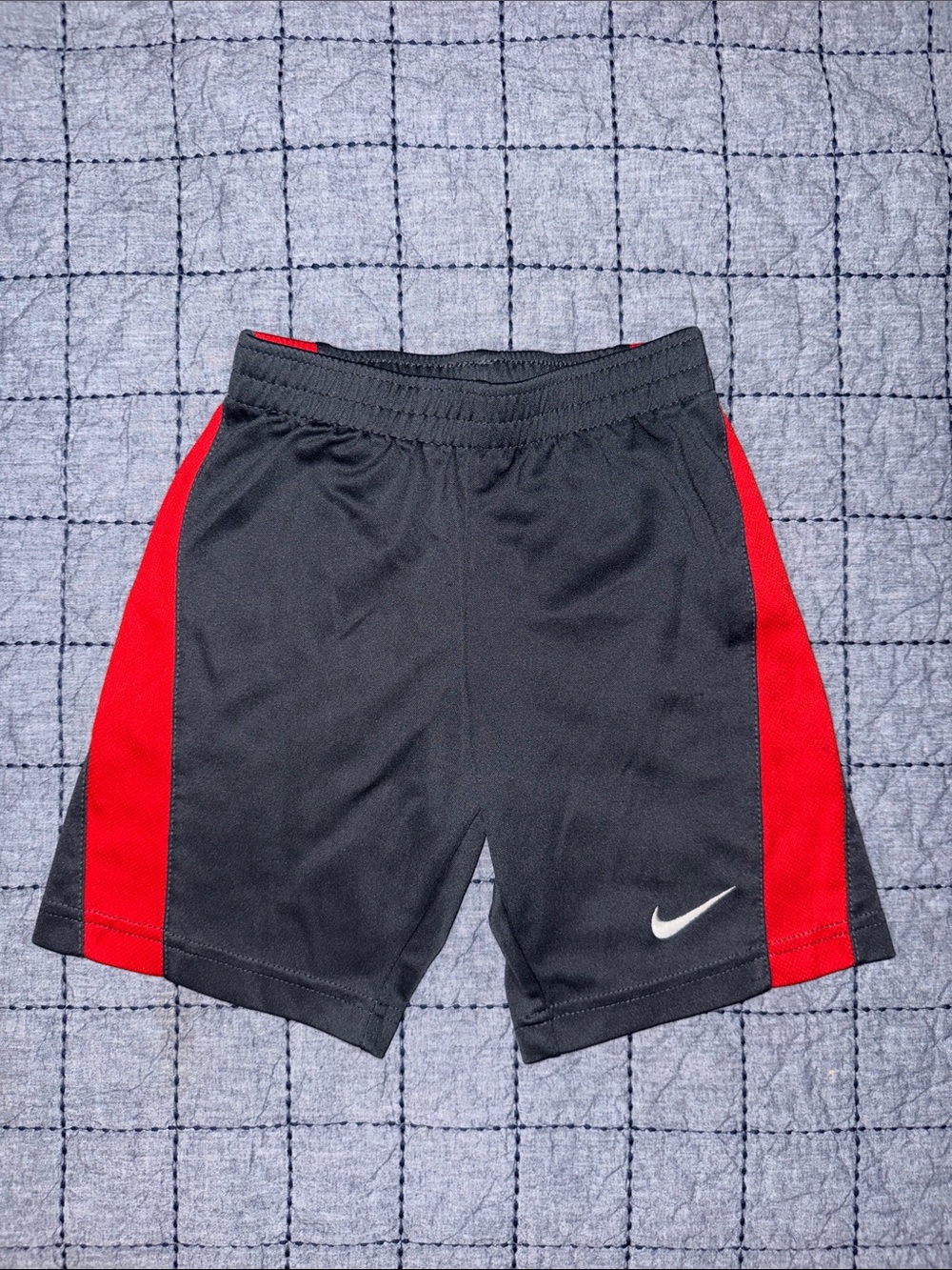 Nike boys size 6 shorts gray and red